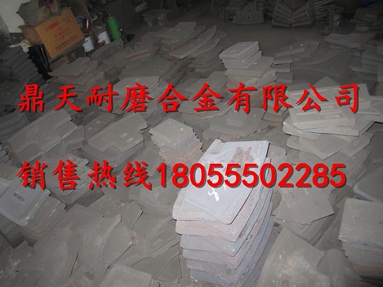 鄭州鑫宇1500強(qiáng)制式攪拌機(jī)高鉻襯板、耐磨葉片、攪拌臂安裝維修