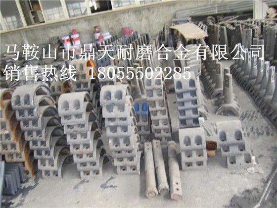 鄭州新建750強(qiáng)制式攪拌機(jī)端襯板、中葉片、側(cè)下刮刀現(xiàn)貨供應(yīng)